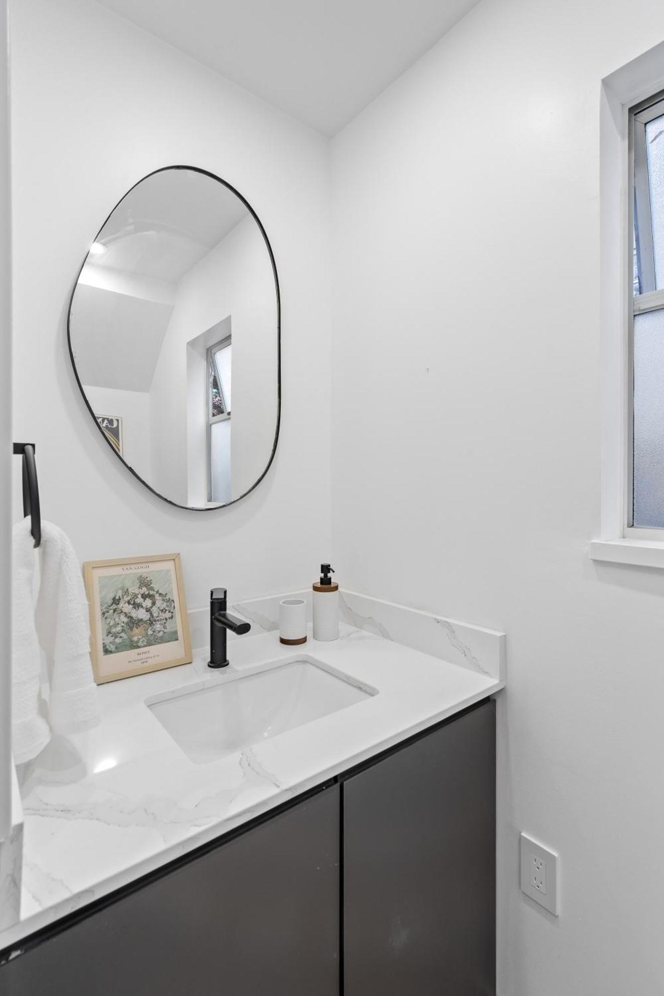 Modern Kitsilano 2 Bedroom Home With A Hot Tub แวนคูเวอร์ ภายนอก รูปภาพ